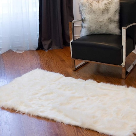 Homeroots 1.5 x 5 x 3 in. Hudson Faux Fur Rectangular Rug Off White 294254